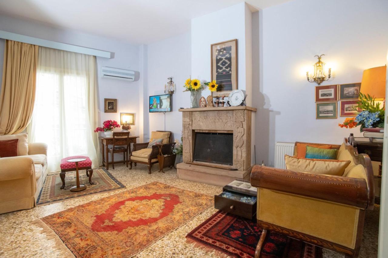 Marina's Bright Getaway - Center House Apartment *