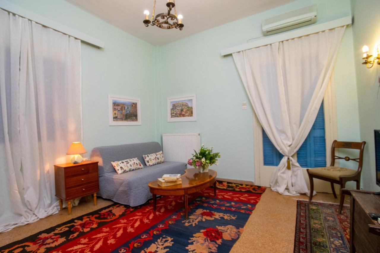 Apartment Marina's Bright Getaway - Center House *