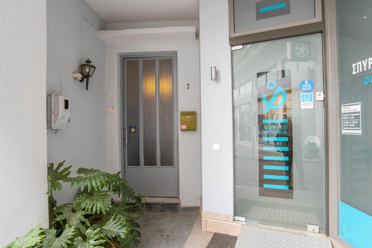 Apartment Marina's Bright Getaway - Center House