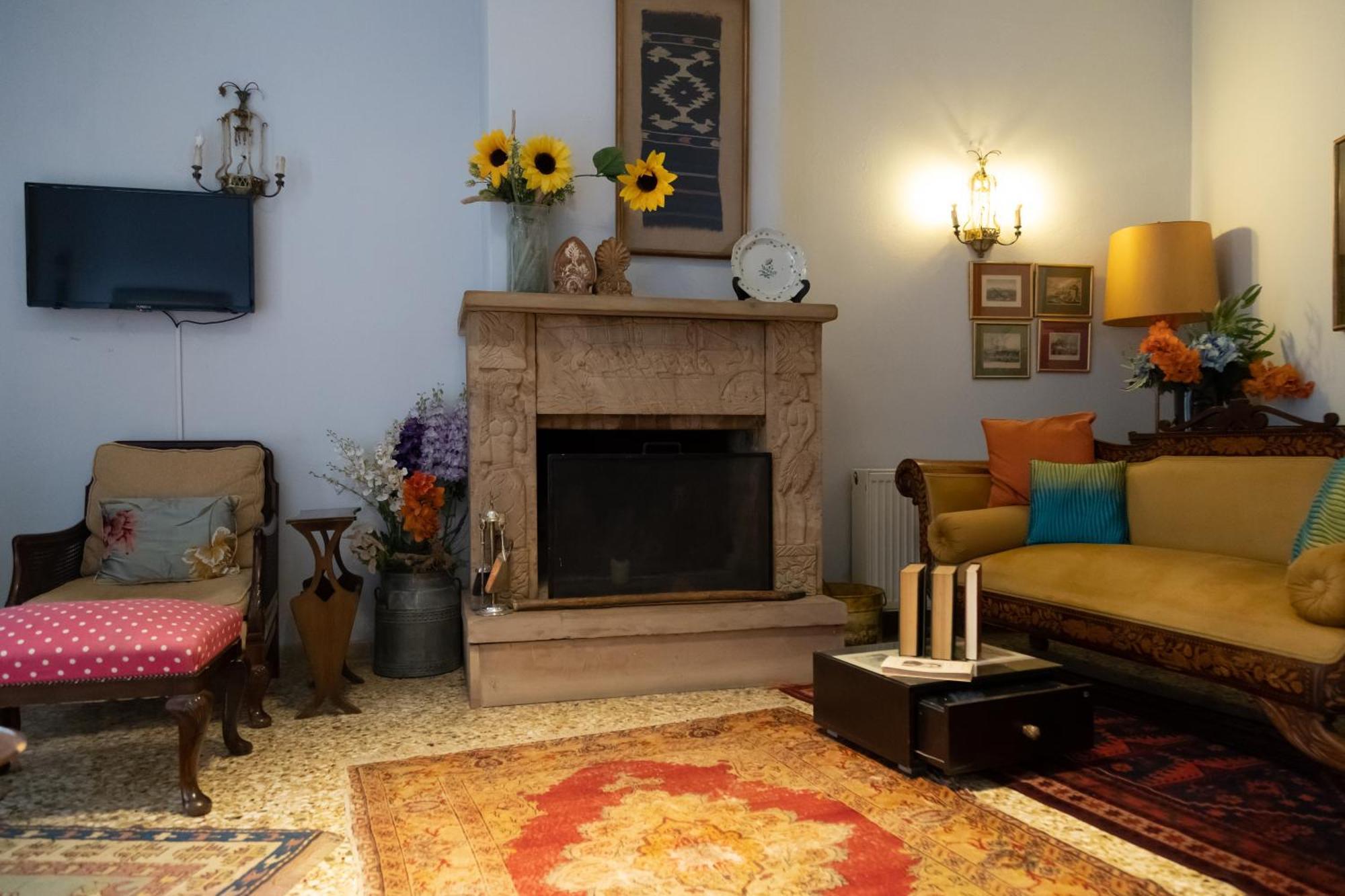 Marina's Bright Getaway - Center House