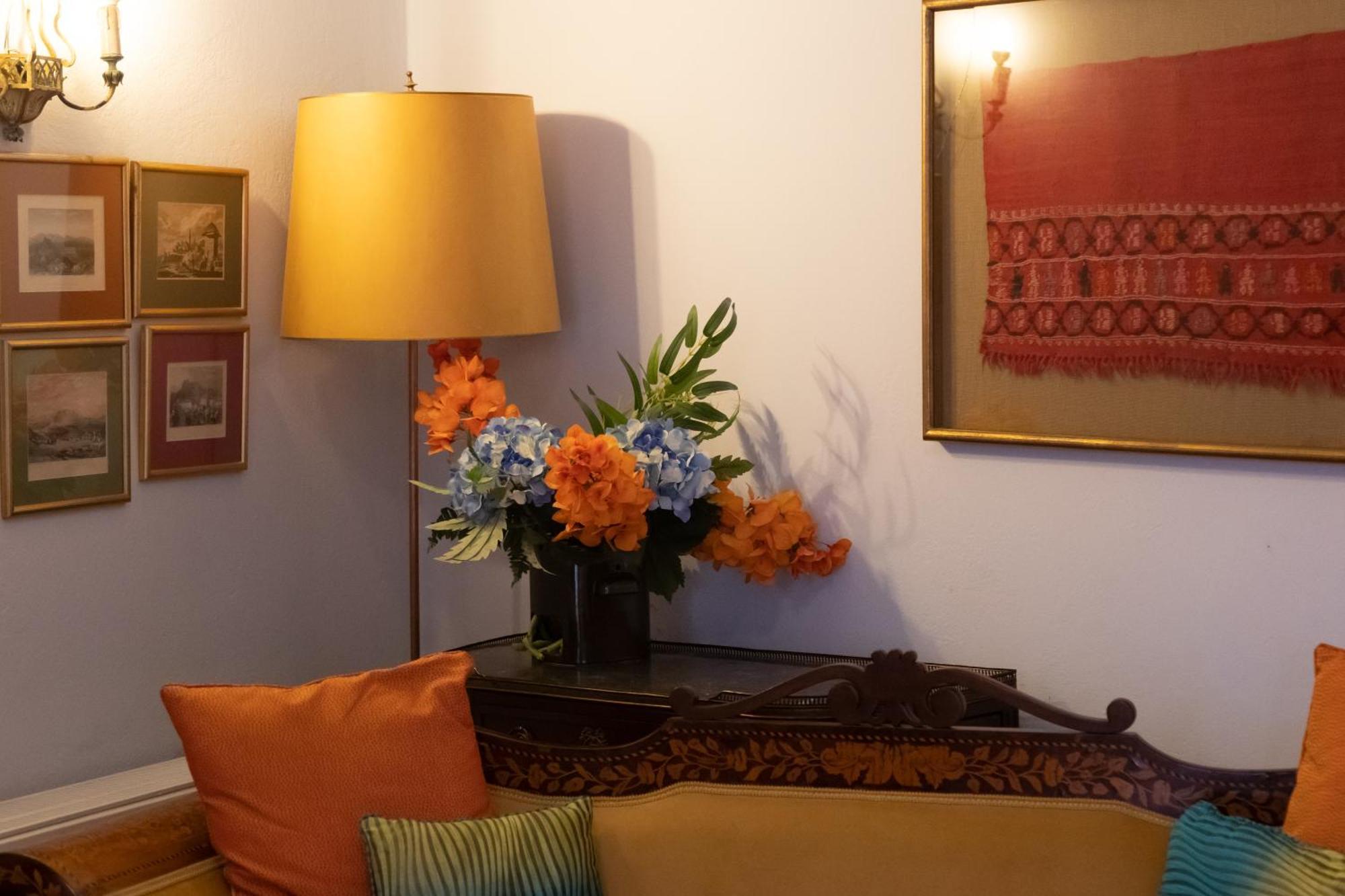 Marina's Bright Getaway - Center House