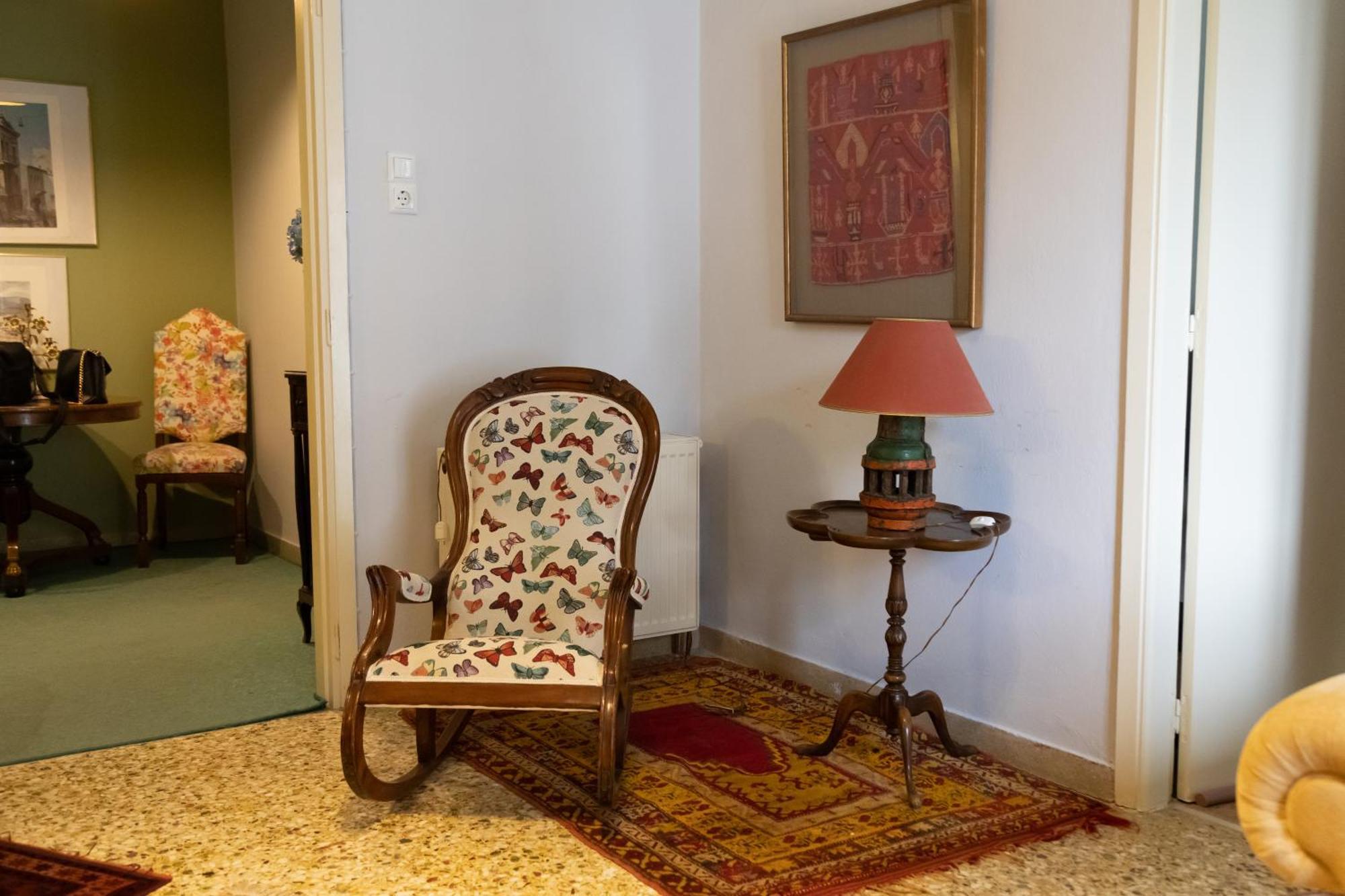 Marina's Bright Getaway - Center House Apartment *