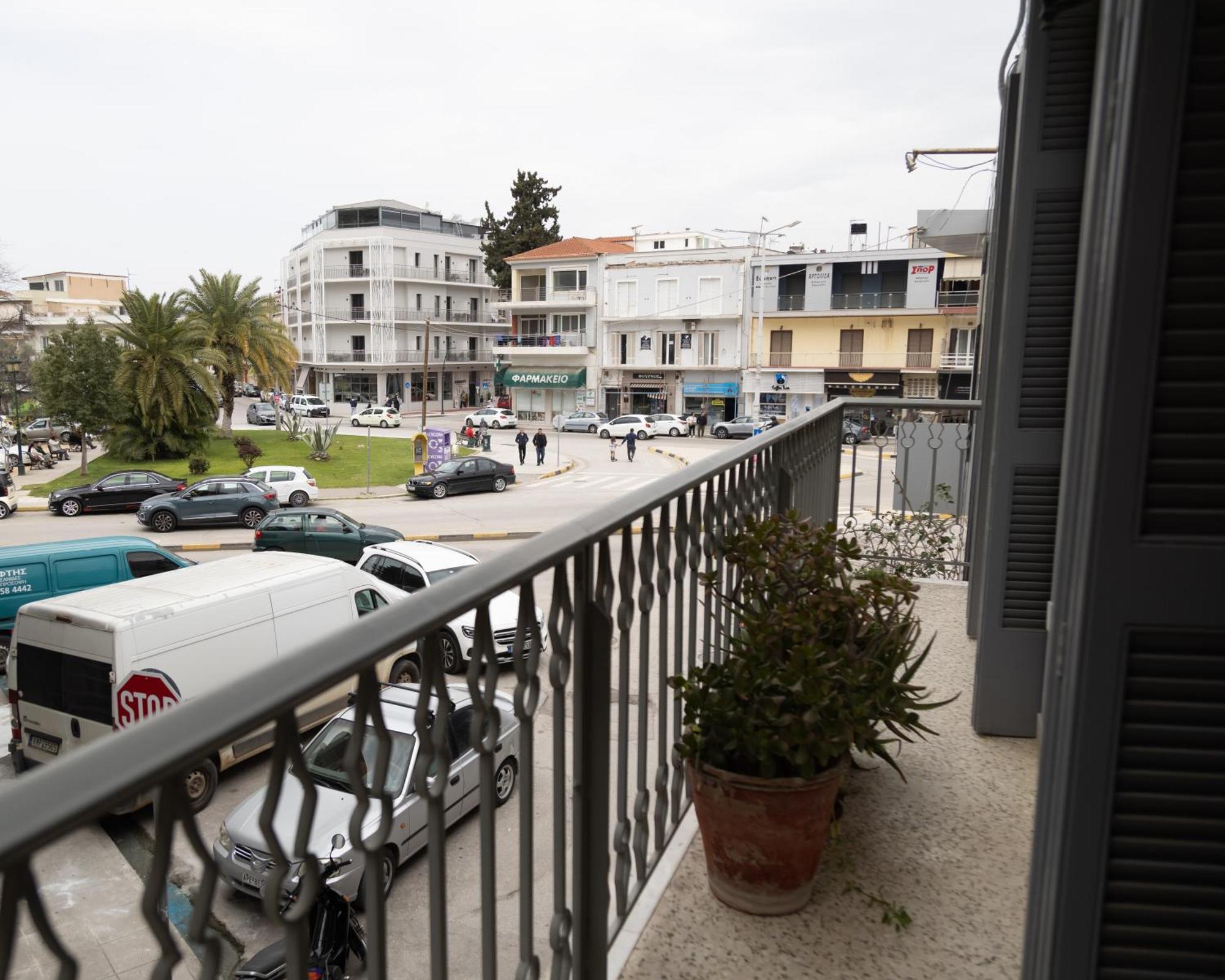 Apartment Marina's Bright Getaway - Center House *