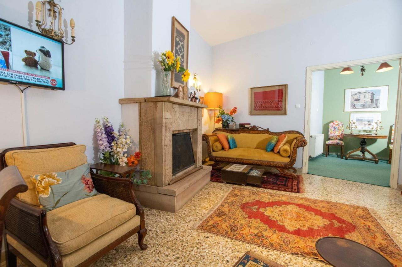 Marina's Bright Getaway - Center House