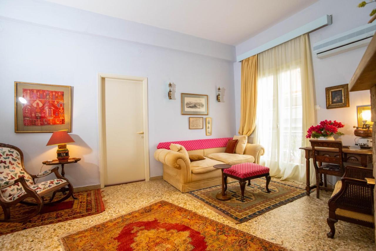 Marina's Bright Getaway - Center House Apartament