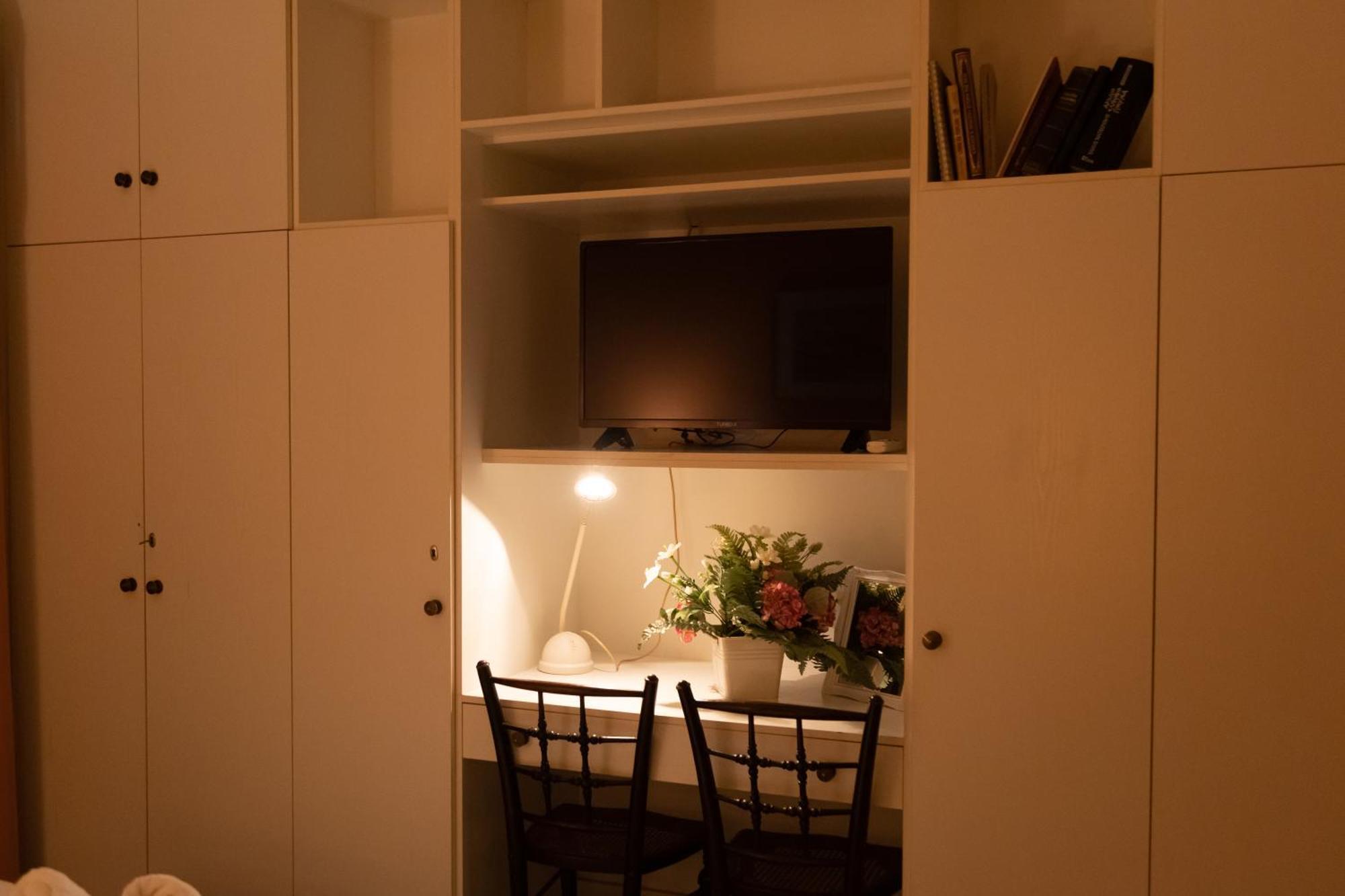 Marina's Bright Getaway - Center House Apartament *